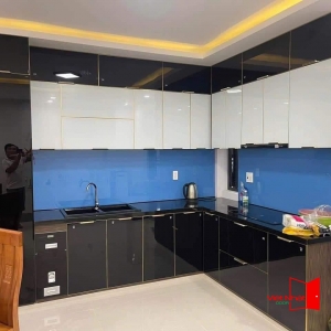 Mẫu tủ bếp cánh kính 4