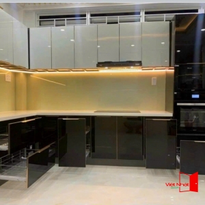 Mẫu tủ bếp cánh kính 3